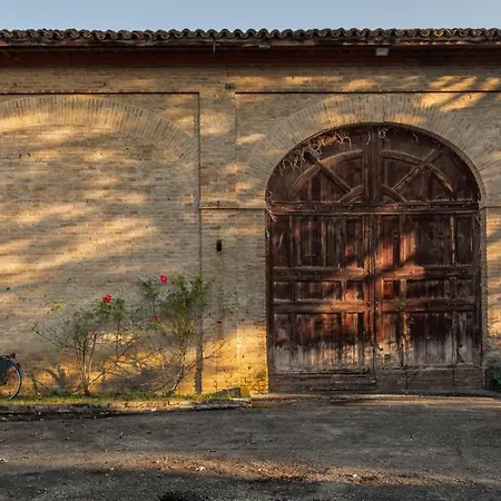 Dmora Retreat Готель Парма