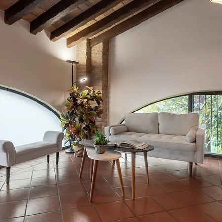 Dmora Retreat * Парма