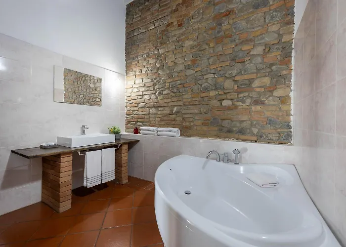 Dmora Retreat Готель Парма