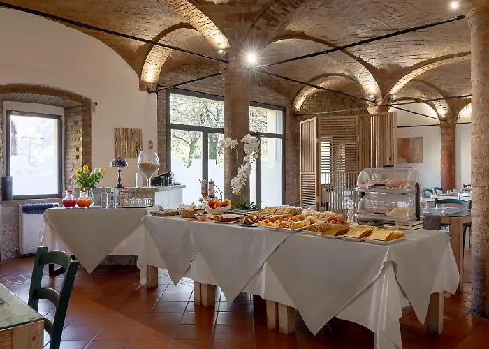 Dmora Retreat Готель