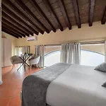 Dmora Retreat *